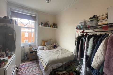 1 bedroom in a flat share to rent, Elgin Avenue, London W9