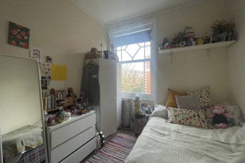 1 bedroom in a flat share to rent, Elgin Avenue, London W9