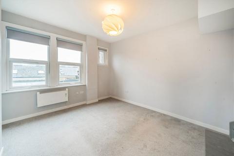 2 bedroom flat to rent, Alexandra Park Road, London N10