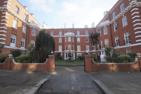 1 bedroom in a flat share to rent, Elgin Avenue, London W9