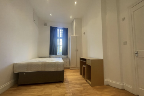 1 bedroom in a flat share to rent, Elgin Avenue, London W9