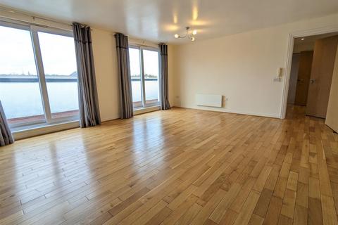 2 bedroom apartment to rent, Greencroft Way, Salford