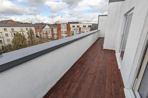 2 bedroom apartment to rent, Greencroft Way, Salford