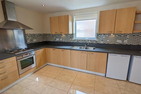 2 bedroom apartment to rent, Greencroft Way, Salford