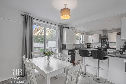 3 bedroom terraced house for sale, The Drive, Collier Row, RM5