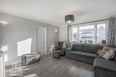 3 bedroom terraced house for sale, The Drive, Collier Row, RM5