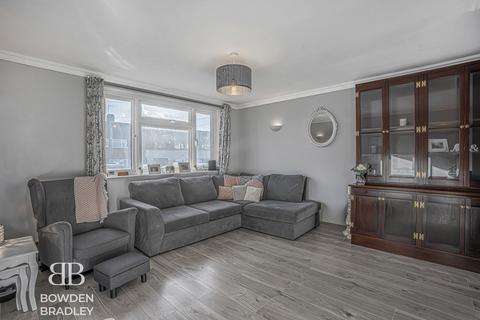 3 bedroom terraced house for sale, The Drive, Collier Row, RM5