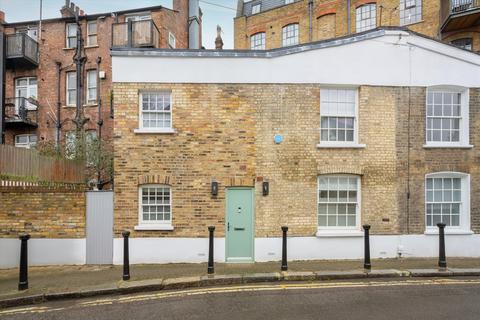 2 bedroom end of terrace house for sale, Fortess Grove, London, NW5.