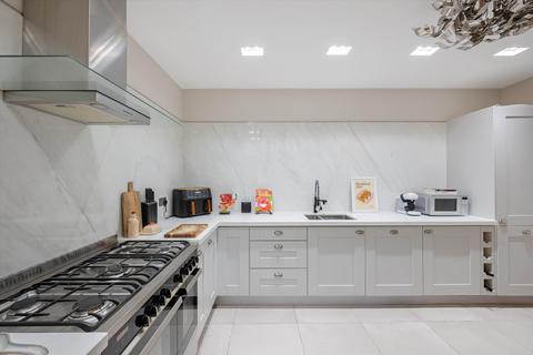 2 bedroom end of terrace house for sale, Fortess Grove, London, NW5.