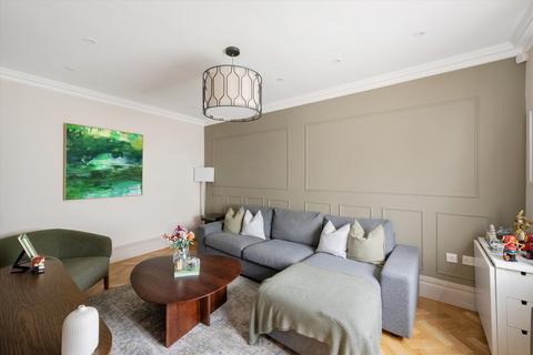 2 bedroom end of terrace house for sale, Fortess Grove, London, NW5.