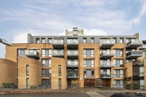 undefined, Baltic Avenue, Brentford TW8