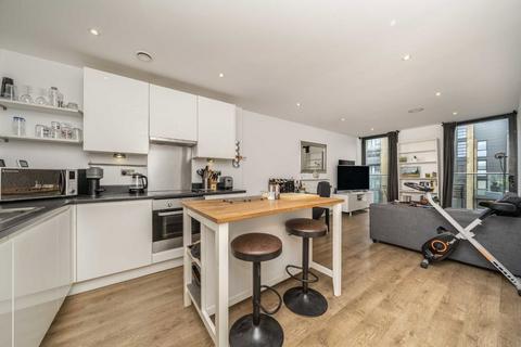 2 bedroom flat for sale, Baltic Avenue, Brentford TW8