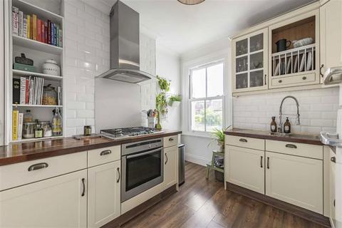 1 bedroom flat for sale, Blackmores Grove, Teddington TW11