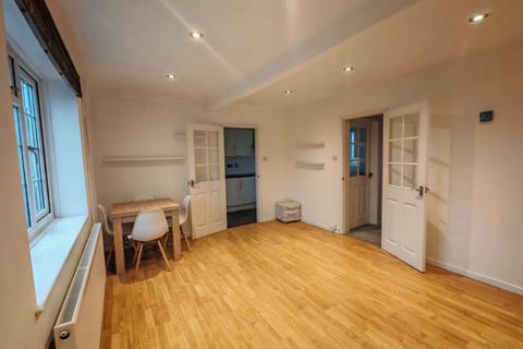 2 bedroom terraced house to rent, Tower Street, High Wycombe HP13