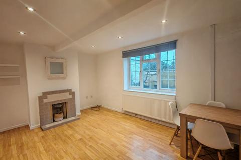 2 bedroom terraced house to rent, Tower Street, High Wycombe HP13