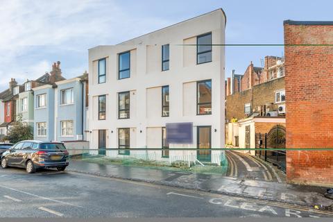 1 bedroom flat to rent, Norbury Crescent London SW16