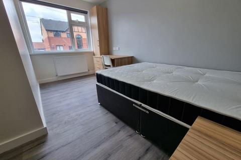 3 bedroom house to rent, Hessle Road, Hyde Park, Leeds LS66 1EH