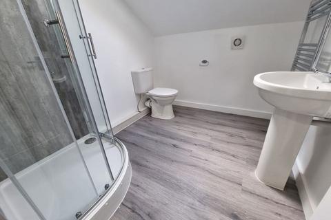 3 bedroom house to rent, Hessle Road, Hyde Park, Leeds LS66 1EH