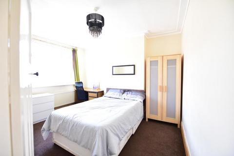 3 bedroom house to rent, Belle Vue Road, Hyde Park, Leeds LS3 1HF