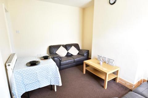 3 bedroom house to rent, Belle Vue Road, Hyde Park, Leeds LS3 1HF