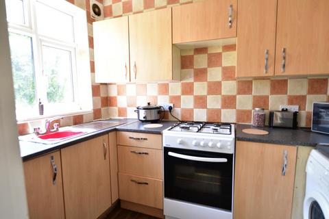 3 bedroom house to rent, Belle Vue Road, Hyde Park, Leeds LS3 1HF