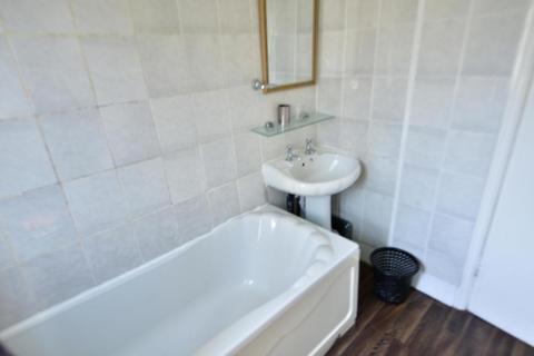 3 bedroom house to rent, Belle Vue Road, Hyde Park, Leeds LS3 1HF
