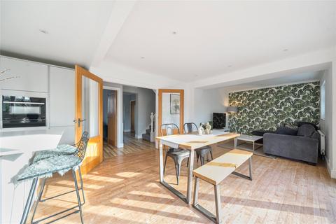 undefined, Ridgemount, Surrey GU2