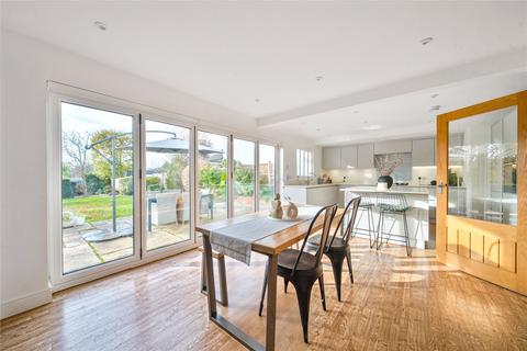 undefined, Ridgemount, Surrey GU2