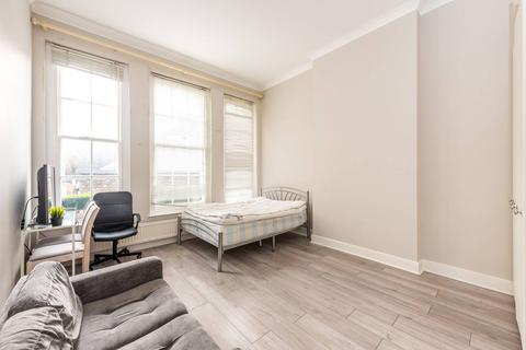 Studio to rent, Queens Gate Terrace, South Kensington, London, SW7