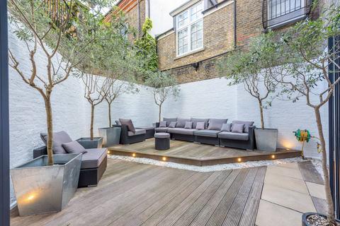 4 bedroom maisonette to rent, Roland Gardens, South Kensington, London, SW7