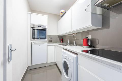 Studio to rent, Queens Gate Terrace, South Kensington, London, SW7
