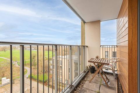 3 bedroom flat to rent, Felix Court, Colindale, London, NW9