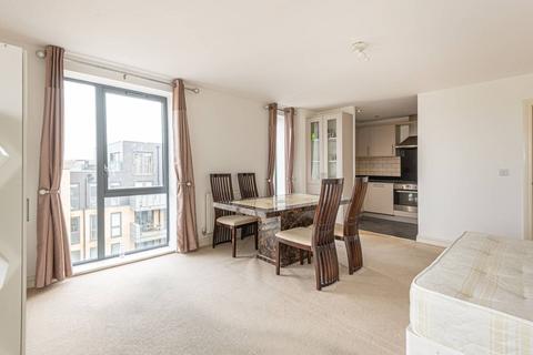 3 bedroom flat to rent, Felix Court, Colindale, London, NW9