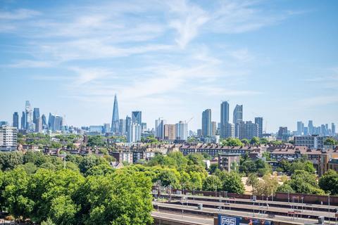 2 bedroom flat for sale, St George Wharf, Vauxhall, London, SW8