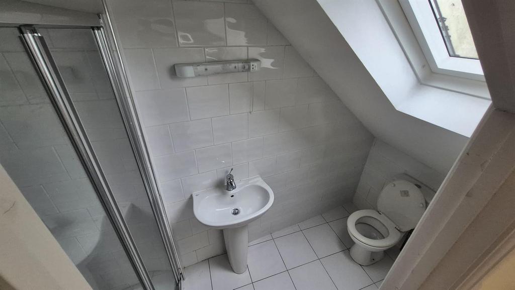 13 CM En-Suite.jpeg
