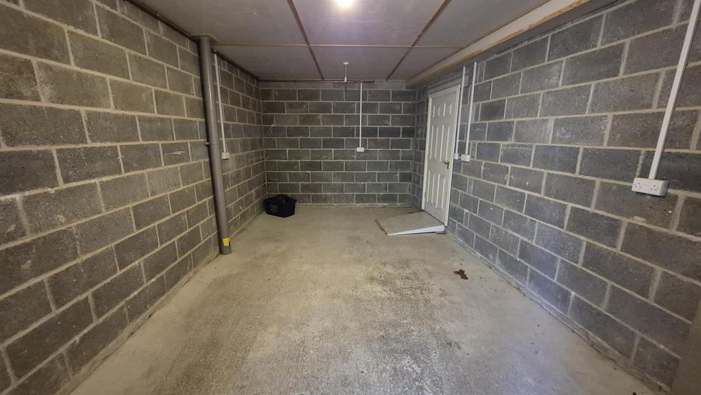 13 CM Garage 1.jpeg