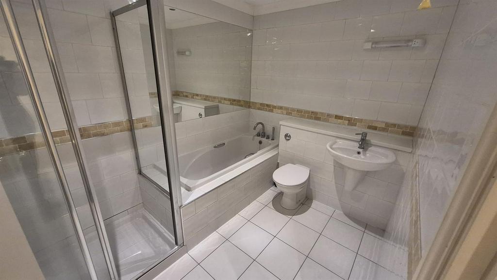 13 CM Bathroom 1.jpeg