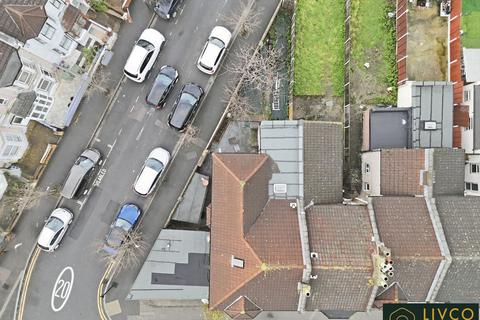 5 bedroom end of terrace house to rent, Browning Road, London, E12