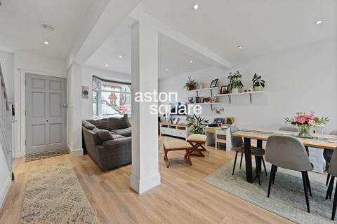 3 bedroom semi-detached house for sale, Selborne Gardens, London, NW4