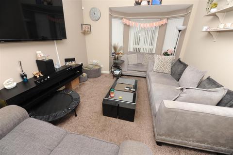 2 bedroom apartment for sale, Chamberlain House, Ned Lane, Tyersal