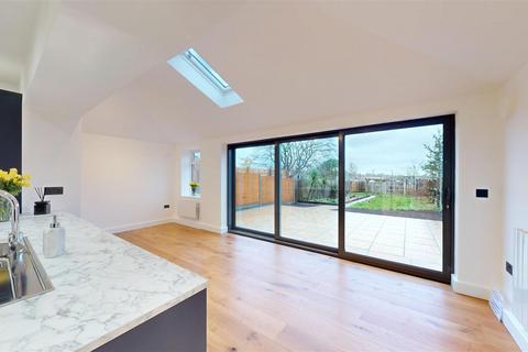 3 bedroom semi-detached house to rent, Argyll Way, Stamford