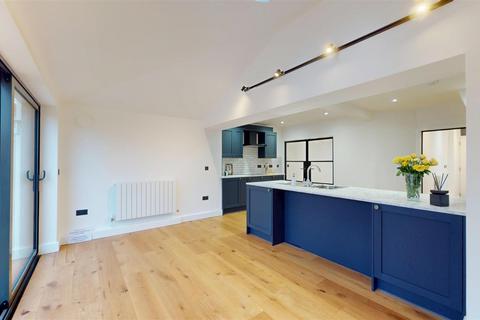 3 bedroom semi-detached house to rent, Argyll Way, Stamford