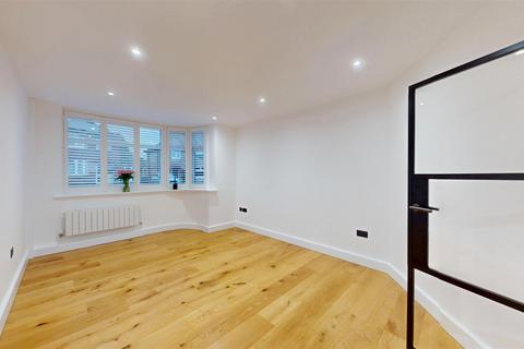 3 bedroom semi-detached house to rent, Argyll Way, Stamford