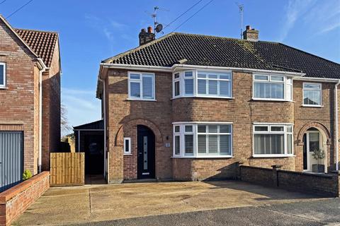 3 bedroom semi-detached house to rent, Argyll Way, Stamford