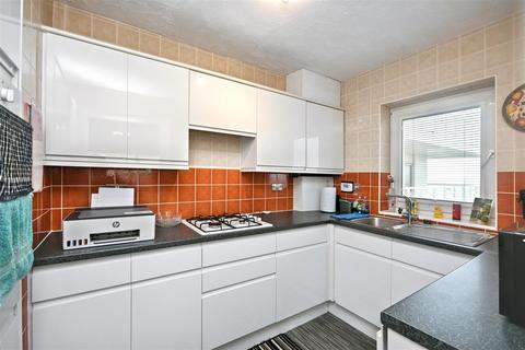 2 bedroom flat for sale, Royal Parade, Eastbourne