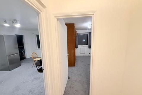 1 bedroom flat to rent, Collapit Close, Harrow HA1