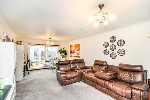 4 bedroom detached house for sale, Moat Road, East Grinstead, West Sussex. RH19 3JY