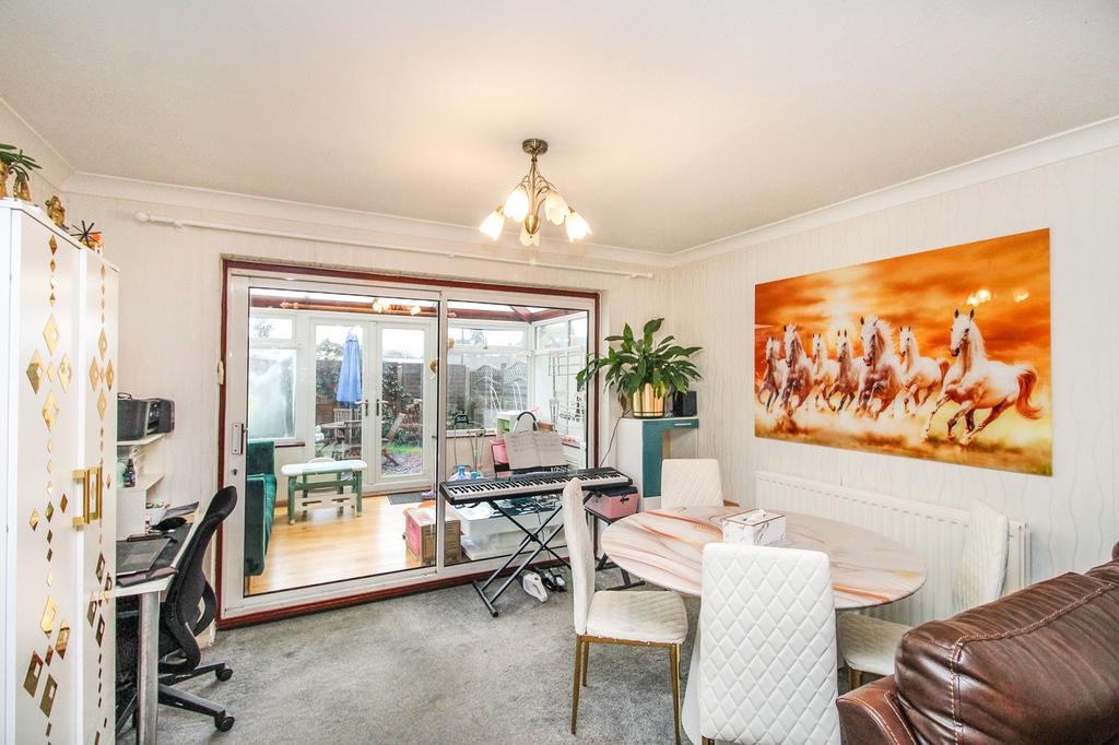 Lounge/Dining Room