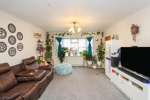 4 bedroom detached house for sale, Moat Road, East Grinstead, West Sussex. RH19 3JY
