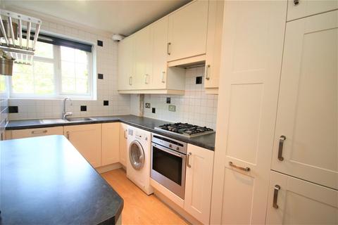 2 bedroom flat to rent, Belmont Close, Cockfosters, EN4
